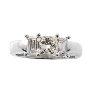 PRINCESS CUT DIAMOND FLANKED BY 2 BAGUETTE CUT DIAMONDS IN 18CT WHITE GOLD #1243
