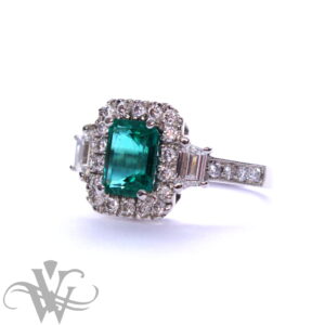 EMERALD WITH TRAPEZIUMS AND ROUND DIAMONDS #3372